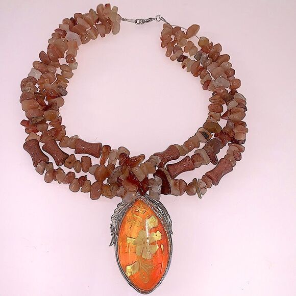 Triple strand agate goldstone necklace with reverse carved amber lucite pendant - Picture 5 of 12